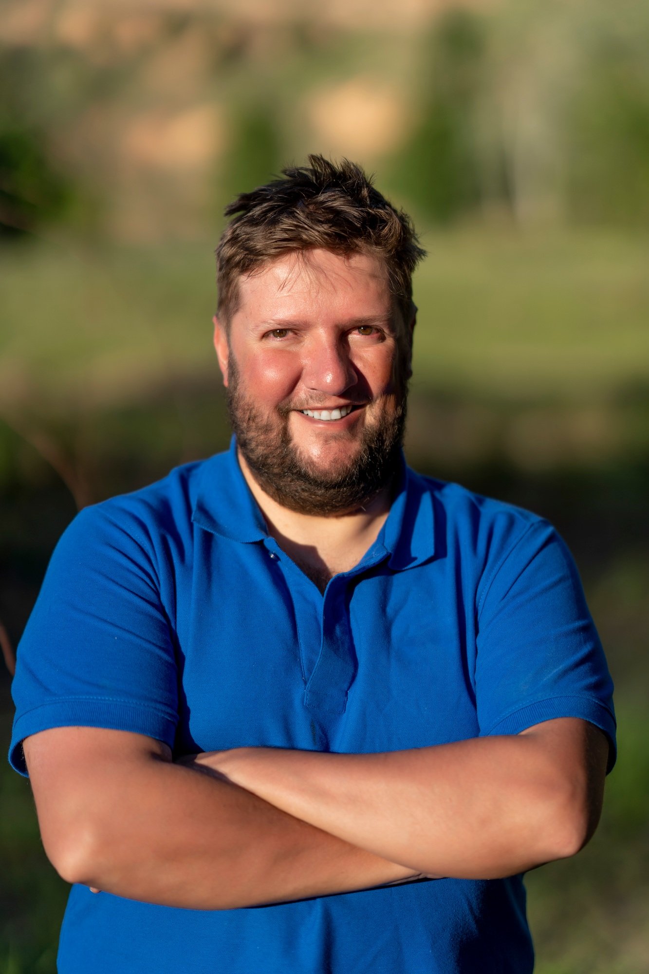 Front view of a happy man looking at camera